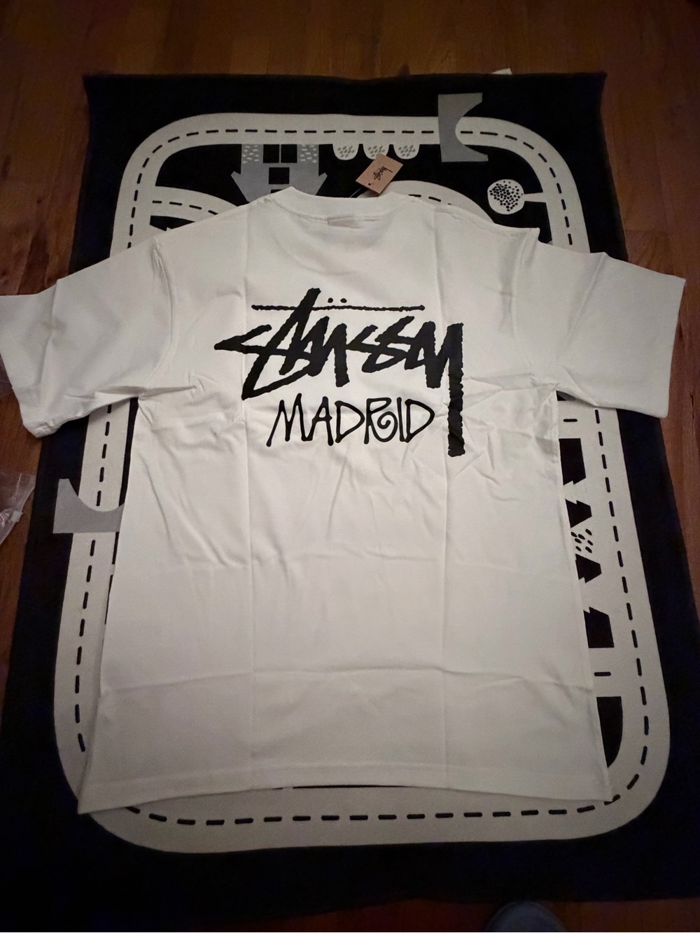 Stüssy Madrid White Graphic Tee Size M